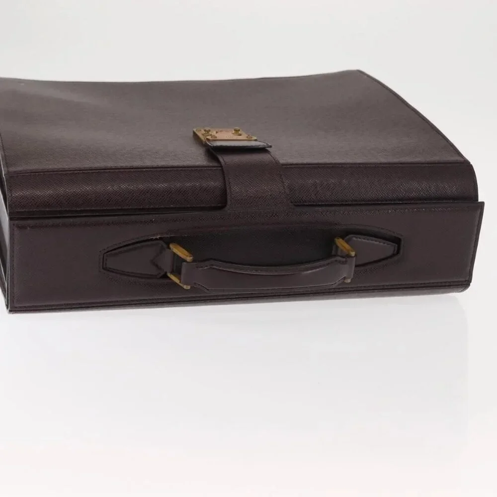 LOUIS VUITTON Taiga Leather Ural Briefcase Acajou